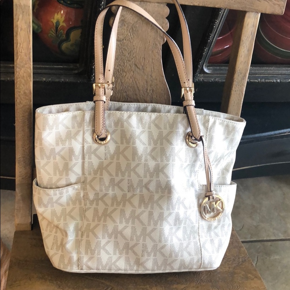 Michael kors monogram purse